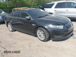 2019 Ford Taurus Limited z VIN 1FAHP2F81KG109414, wystawiony jako IAAI lot #42081743 z przebiegiem 104 698 mil mil oraz . Historia ofert i sprzedaży dostępna na DreamBid. Obrazek 1.