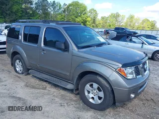 2006 Nissan Pathfinder SE z VIN 5N1AR18UX6C684565, wystawiony jako IAAI lot #42187076 z przebiegiem 220 964 mil mil oraz . Historia ofert i sprzedaży dostępna na DreamBid. Obrazek 1.