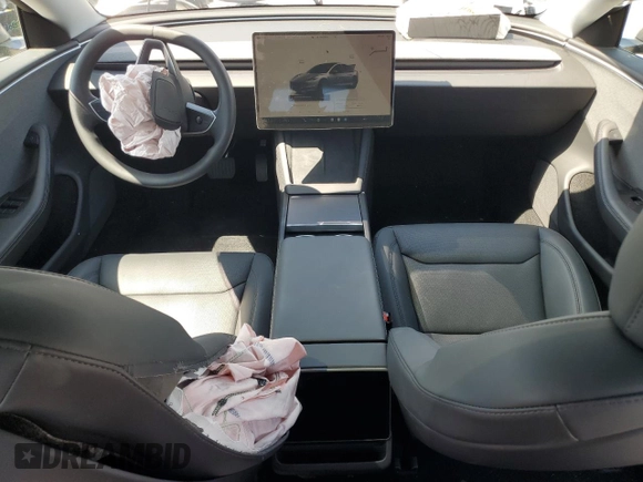 2024 Tesla Model 3 z VIN 5YJ3E1EA8RF870082, wystawiony jako Copart lot #51914895 z przebiegiem 4 353 mil mil oraz Szkoda całkowita • Salvage title. Historia ofert i sprzedaży dostępna na DreamBid. Obrazek 8.