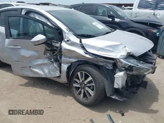 2021 Nissan Versa SV z VIN 3N1CN8EV4ML815301, wystawiony jako IAAI lot #42256265 z przebiegiem 83 632 mil mil oraz . Historia ofert i sprzedaży dostępna na DreamBid. Obrazek 6.