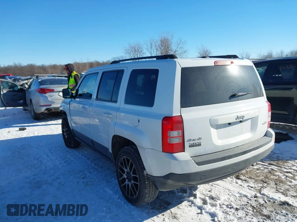 2015 Jeep Patriot High Altitude with VIN 1C4NJRAB4FD381232, listed as a IAAI auction lot 41289384 with 121,581 mi miles and . Bid and sale history available at DreamBid. Image 3.