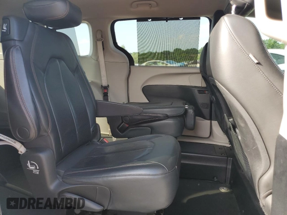 2020 Chrysler Pacifica Touring L with VIN 2C4RC1BG5LR124953, listed as a Copart auction lot 59874695 with 67,855 mi miles and Salvage title. Bid and sale history available at DreamBid. Image 11.