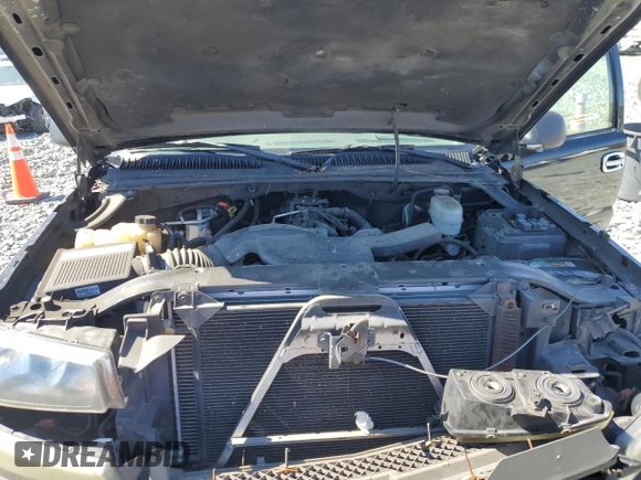 2005 Chevrolet Avalanche LS with VIN 3GNEC12Z65G128462, listed as a Copart auction lot 50082935 with 221,440 mi miles and Salvage title. Bid and sale history available at DreamBid. Image 11.