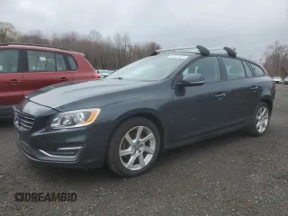 2015 Volvo V60 z VIN YV126MEA6F1206906, wystawiony jako Copart lot #51837425 z przebiegiem 142 194 mil mil oraz Tytuł czysty. Historia ofert i sprzedaży dostępna na DreamBid. Obrazek 1.
