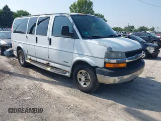 2006 Chevrolet Express Passenger z VIN 1GAHG35U661230908, wystawiony jako IAAI lot #42795938 z przebiegiem 258 399 mil mil oraz . Historia ofert i sprzedaży dostępna na DreamBid. Obrazek 1.