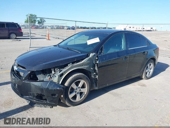 2014 Chevrolet Cruze 1LT z VIN 1G1PC5SB0E7324204, wystawiony jako IAAI lot #42194259 z przebiegiem 162 040 mil mil oraz . Historia ofert i sprzedaży dostępna na DreamBid. Obrazek 2.