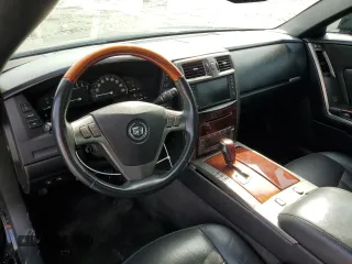 2006 Cadillac XLR z VIN 1G6YV36A265600782, wystawiony jako Copart lot #54352705 z przebiegiem 94 678 mil mil oraz Szkody całkowita. Historia ofert i sprzedaży dostępna na DreamBid. Obrazek 8.