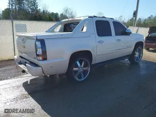 2010 Chevrolet Avalanche LTZ with VIN 3GNVKGE08AG272477, listed as a IAAI auction lot 41156676 with 209,408 mi miles. Bid and sale history available at carsss.com. Image 4.