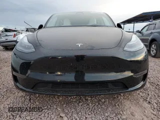 2025 Tesla Model Y Long Range z VIN 7SAYGDED9SF313959, wystawiony jako Copart lot #52823755 z przebiegiem 1 137 mil mil oraz Szkoda całkowita • Salvage title. Historia ofert i sprzedaży dostępna na DreamBid. Obrazek 5.