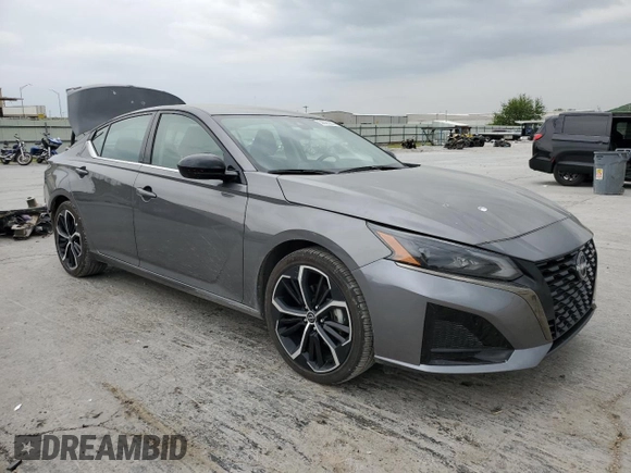 2024 Nissan Altima SR z VIN 1N4BL4CV4RN373434, wystawiony jako Copart lot #53580295 z przebiegiem 21 087 mil mil oraz Szkoda całkowita • Salvage title. Historia ofert i sprzedaży dostępna na DreamBid. Obrazek 4.