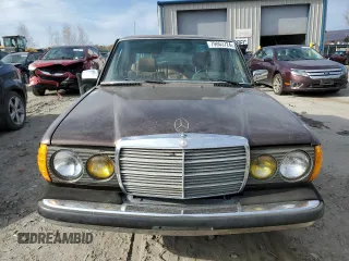 1984 Mercedes-Benz 300 D with VIN WDBAB33A9EA067572, listed as a Copart auction lot 79063724 with 175,663 mi miles and Salvage Title. Bid and sale history available at DreamBid. Image 5.