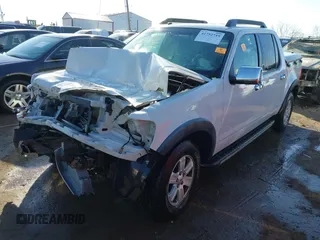 2010 Ford Explorer Sport Trac XLT z VIN 1FMEU3BE3AUF03502, wystawiony jako IAAI lot #41752719 z przebiegiem 142 733 mil mil oraz . Historia ofert i sprzedaży dostępna na DreamBid. Obrazek 2.