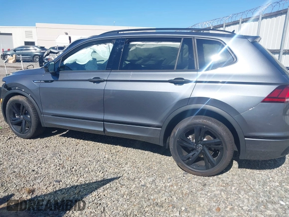 2024 Volkswagen Tiguan SE R-Line Black with VIN 3VVCB7AX2RM114556, listed as a IAAI auction lot 41887373 with 7,013 mi miles and . Bid and sale history available at DreamBid. Image 14.