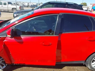 2015 Ford Focus SE z VIN 1FADP3F24FL283927, wystawiony jako IAAI lot #41755250 z przebiegiem Nie podano mil oraz . Historia ofert i sprzedaży dostępna na DreamBid. Obrazek 14.