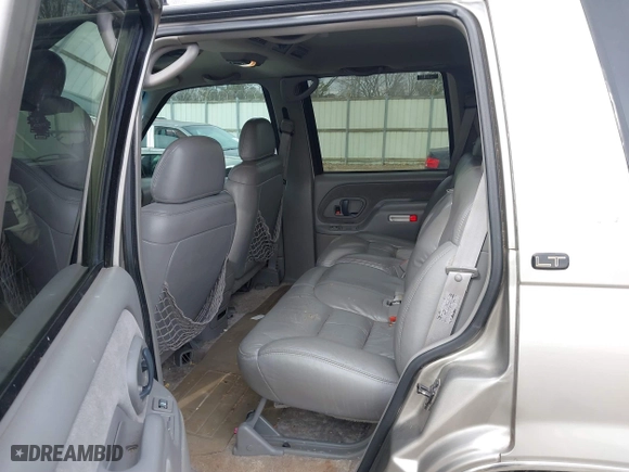 1998 Chevrolet Tahoe with VIN 1GNEK13R4WJ346417, listed as a IAAI auction lot 41390436 with 184,094 mi miles. Bid and sale history available at carsss.com. Image 8.