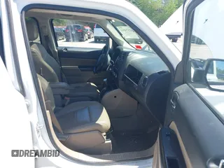 2016 Jeep Patriot High Altitude z VIN 1C4NJRFB8GD707642, wystawiony jako IAAI lot #42324960 z przebiegiem 176 344 mil mil oraz . Historia ofert i sprzedaży dostępna na DreamBid. Obrazek 5.