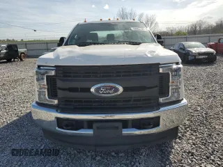 2019 Ford F-250 XL with VIN 1FT7X2B61KEG32082, listed as a Copart auction lot 49965105 with 104,658 mi miles and Salvage Title. Bid and sale history available at DreamBid. Image 5.