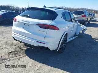 2023 Maserati Grecale Modena z VIN ZN682AVM1P7409283, wystawiony jako IAAI lot #41723172 z przebiegiem Nie podano mil oraz . Historia ofert i sprzedaży dostępna na DreamBid. Obrazek 4.