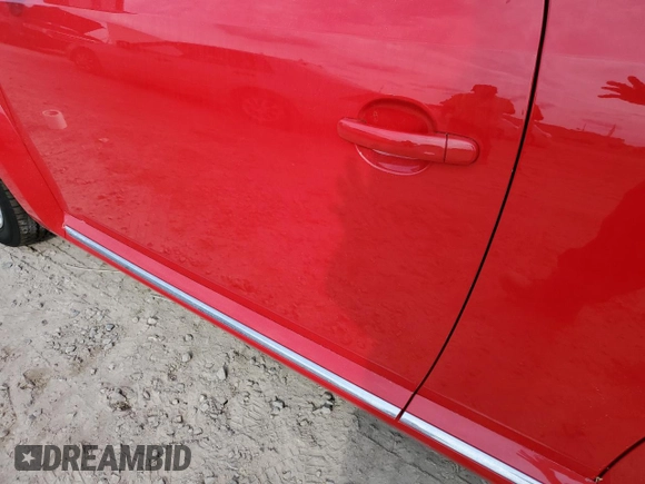 2014 Volkswagen Beetle 1.8T w/Premium z VIN 3VW517AT9EM819966, wystawiony jako Copart lot #76990014 z przebiegiem Nie podano mil oraz Nie do naprawy • Non repairable. Historia ofert i sprzedaży dostępna na DreamBid. Obrazek 12.