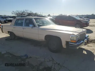 1988 Cadillac Brougham z VIN 1G6DW51Y9J9710161, wystawiony jako Copart lot #87093424 z przebiegiem 59 519 mil mil oraz Tytuł czysty. Historia ofert i sprzedaży dostępna na DreamBid. Obrazek 4.