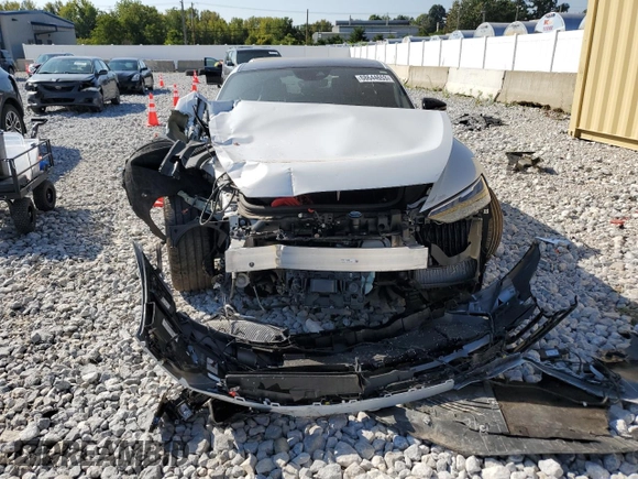2023 Audi e-tron GT Premium Plus z VIN WAUCJBFW0P7000208, wystawiony jako Copart lot #68644653 z przebiegiem 2442 mil mil oraz Szkody całkowita. Historia ofert i sprzedaży dostępna na DreamBid. Obrazek 5.
