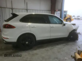 2017 Porsche Cayenne z VIN WP1AA2A25HKA88281, wystawiony jako Copart lot #56358975 z przebiegiem 123 394 mil mil oraz Czysty tytuł • Clean title. Historia ofert i sprzedaży dostępna na DreamBid. Obrazek 3.
