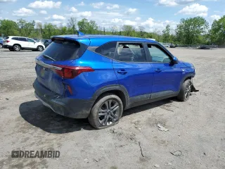 2023 Kia Seltos LX z VIN KNDEPCAA3P7428186, wystawiony jako Copart lot #56299225 z przebiegiem Nie podano mil oraz Szkoda całkowita • Salvage title. Historia ofert i sprzedaży dostępna na DreamBid. Obrazek 3.