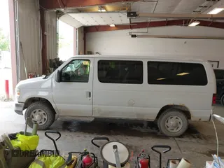 2010 Ford Econoline Passenger XL z VIN 1FBNE3BLXADA34381, wystawiony jako IAAI lot #42360257 z przebiegiem 211 639 mil mil oraz . Historia ofert i sprzedaży dostępna na DreamBid. Obrazek 14.