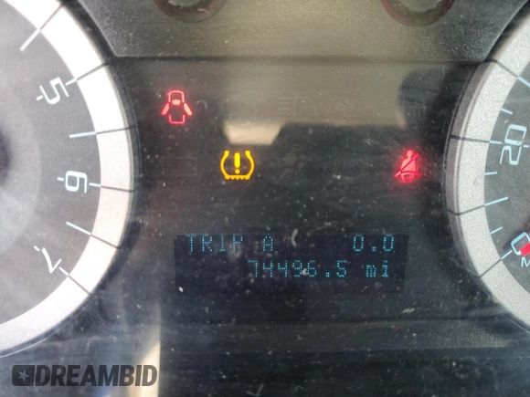 2010 Ford Escape Hybrid z VIN 1FMCU5K35AKC13081, wystawiony jako Copart lot #55447445 z przebiegiem 74 496 mil mil oraz Czysty tytuł • Clean title. Historia ofert i sprzedaży dostępna na DreamBid. Obrazek 9.