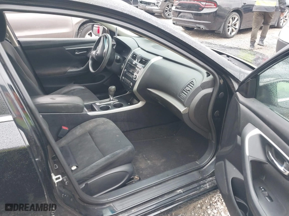 2015 Nissan Altima 2.5 with VIN 1N4AL3AP3FC176837, listed as a IAAI auction lot 41843408 with 185,466 mi miles. Bid and sale history available at carsss.com. Image 5.