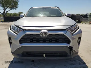 2019 Toyota RAV4 XLE with VIN JTMW1RFV3KD038428, listed as a Copart auction lot 53186505 with 60,927 mi miles and Salvage Title. Bid and sale history available at carsss.com. Image 5.