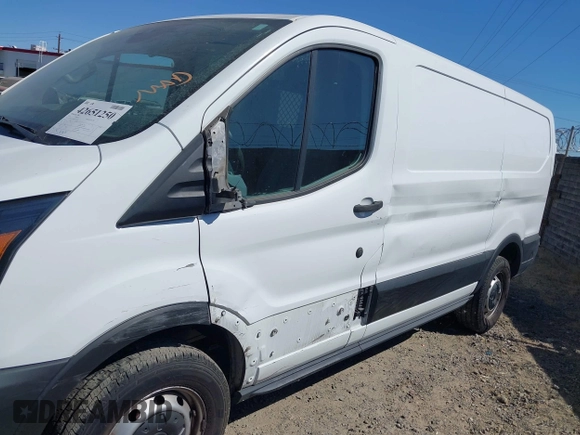 2019 Ford Transit z VIN 1FTYR1YM4KKA83624, wystawiony jako IAAI lot #42651250 z przebiegiem 118 838 mil mil oraz . Historia ofert i sprzedaży dostępna na DreamBid. Obrazek 6.