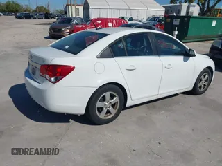 2014 Chevrolet Cruze 1LT z VIN 1G1PC5SB2E7425955, wystawiony jako IAAI lot #41771467 z przebiegiem 125 816 mil mil oraz . Historia ofert i sprzedaży dostępna na DreamBid. Obrazek 4.