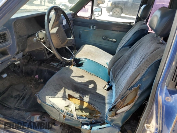 1986 Toyota Pickup с VIN JT4RN70D2G0018661, выставлен на аукционе Copart как лот 52309025 с пробегом 621 023 миль миль и Списание • Salvage title. История ставок и продаж доступна на DreamBid. Изображение 7.