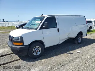 2019 GMC Savana Cargo Van with VIN 1GTW7AFG1K1246472, listed as a Copart auction lot 47945425 with 67,493 mi miles and Salvage Title. Bid and sale history available at carsss.com. Image 1.