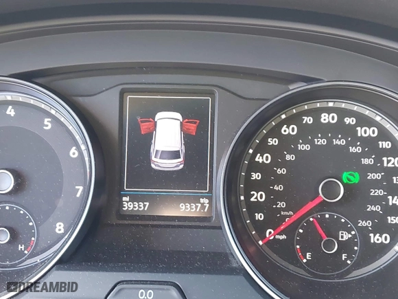 2021 Volkswagen Atlas 3.6L V6 SE w/Technology with VIN 1V2KR2CA6MC564513, listed as a IAAI auction lot 41582367 with 39,337 mi miles. Bid and sale history available at carsss.com. Image 7.
