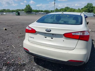 2014 Kia Forte LX z VIN KNAFK4A69E5130347, wystawiony jako IAAI lot #42235026 z przebiegiem 182 691 mil mil oraz . Historia ofert i sprzedaży dostępna na DreamBid. Obrazek 16.