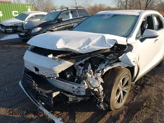 2024 Lexus RX 350h z VIN 2T2BBMCA8RC055678, wystawiony jako IAAI lot #41160022 z przebiegiem 5 275 mil mil oraz . Historia ofert i sprzedaży dostępna na DreamBid. Obrazek 6.