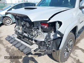 2018 Toyota Tacoma SR with VIN 3TMCZ5AN6JM170128, listed as a IAAI auction lot 42038979 with 59,497 mi miles. Bid and sale history available at carsss.com. Image 6.