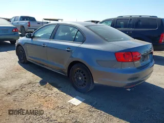 2014 Volkswagen Jetta SE с VIN 3VWD17AJ2EM227660, выставлен на аукционе IAAI как лот 42750849 с пробегом 126 489 миль миль и . История ставок и продаж доступна на DreamBid. Изображение 3.