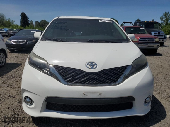 2015 Toyota Sienna SE с VIN 5TDXK3DC6FS632845, выставлен на аукционе Copart как лот 56070745 с пробегом 154 254 миль миль и Списание • Salvage title. История ставок и продаж доступна на DreamBid. Изображение 5.