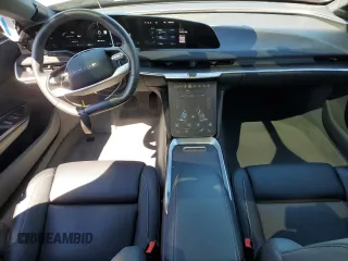 2023 Lucid Air Grand Touring z VIN 50EA1GBA1PA009192, wystawiony jako Copart lot #68173714 z przebiegiem 6 021 mil mil oraz Szkoda całkowita • Salvage title. Historia ofert i sprzedaży dostępna na DreamBid. Obrazek 8.