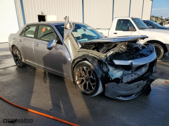 2015 Chrysler 300 with VIN 2C3CCABG2FH756443, listed as a Copart auction lot 82562474 with 156,490 mi miles and Salvage Title. Bid and sale history available at carsss.com. Image 4.