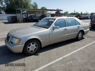 1997 Mercedes-Benz S z VIN WDBGA43E6VA327061, wystawiony jako Copart lot #60463845 z przebiegiem 210 157 mil mil oraz Szkoda całkowita • Salvage title. Historia ofert i sprzedaży dostępna na DreamBid. Obrazek 1.