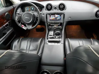 2017 Jaguar XJ R-Sport with VIN SAJWA1C77H8W04956, listed as a Copart auction lot 45174505 with 142,002 mi miles and Salvage title. Bid and sale history available at DreamBid. Image 8.