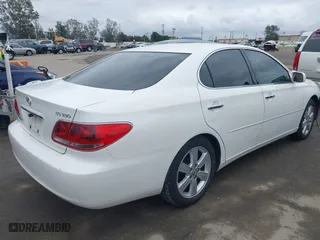 2005 Lexus ES 330 with VIN JTHBA30G055084186, listed as a IAAI auction lot 42064508 with 154,736 mi miles. Bid and sale history available at carsss.com. Image 4.