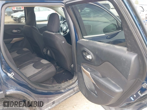 2018 Jeep Cherokee Latitude with VIN 1C4PJMCXXJD532507, listed as a IAAI auction lot 41895858 with 143,571 mi miles. Bid and sale history available at carsss.com. Image 8.