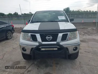 2010 Nissan Frontier SE z VIN 1N6AD0ER2AC400820, wystawiony jako IAAI lot #42408233 z przebiegiem 95 810 mil mil oraz . Historia ofert i sprzedaży dostępna na DreamBid. Obrazek 12.