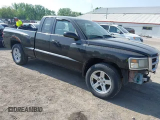 2008 Dodge Dakota z VIN 1D7HW32K88S592237, wystawiony jako IAAI lot #42279584 z przebiegiem 110 610 mil mil oraz . Historia ofert i sprzedaży dostępna na DreamBid. Obrazek 1.
