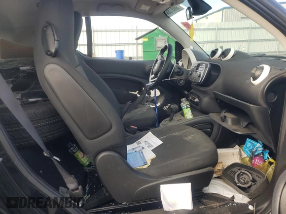 2016 Smart fortwo Passion z VIN WMEFJ5DA0GK076339, wystawiony jako Copart lot #68891564 z przebiegiem Nie podano mil oraz Szkoda całkowita • Salvage title. Historia ofert i sprzedaży dostępna na DreamBid. Obrazek 7.